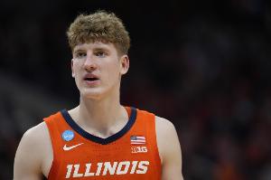 热火夏联主帅谈亚库乔尼斯：他在训练中非常稳 这对新秀而言很难