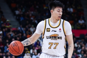 张镇麟：胯和脚都不太好 走路都疼&amp;跳不起来 现在能上篮就不扣篮