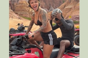 共度甜蜜假期！罗德里戈女友布鲁娜社媒晒两人共骑四轮摩托视频