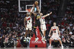 betvictor伟德官网-申京：能和杜兰特并肩作战非常兴奋 他攻防两端极具统治力