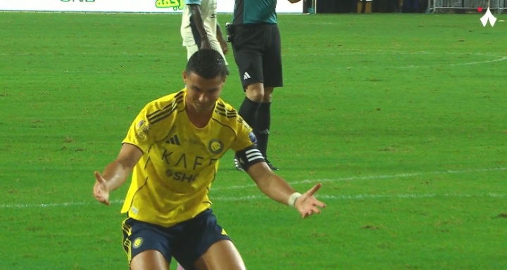 betvictor伟德官方网站-科曼底线送出传中，C罗爆射高出横梁显沮丧