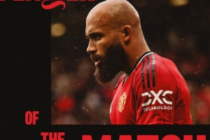 betvictor伟德官方网站-打入曼联生涯首球，官方：姆伯莫当选曼联3-2伯恩利队内最佳球员