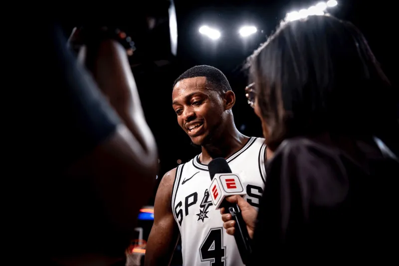 betvictor伟德-4年2.29亿！Lowe：我喜欢福克斯的合同，也觉得会奏效