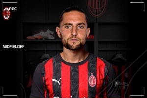 betvictor伟德官网-新援来了！隆戈：拉比奥特将在明天上午抵达米兰