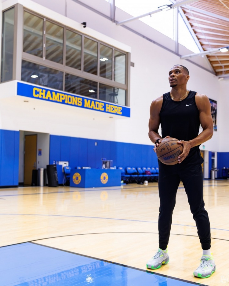 betvictor伟德-威少重返UCLA恢复训练保持状态 静待职业生涯下一站